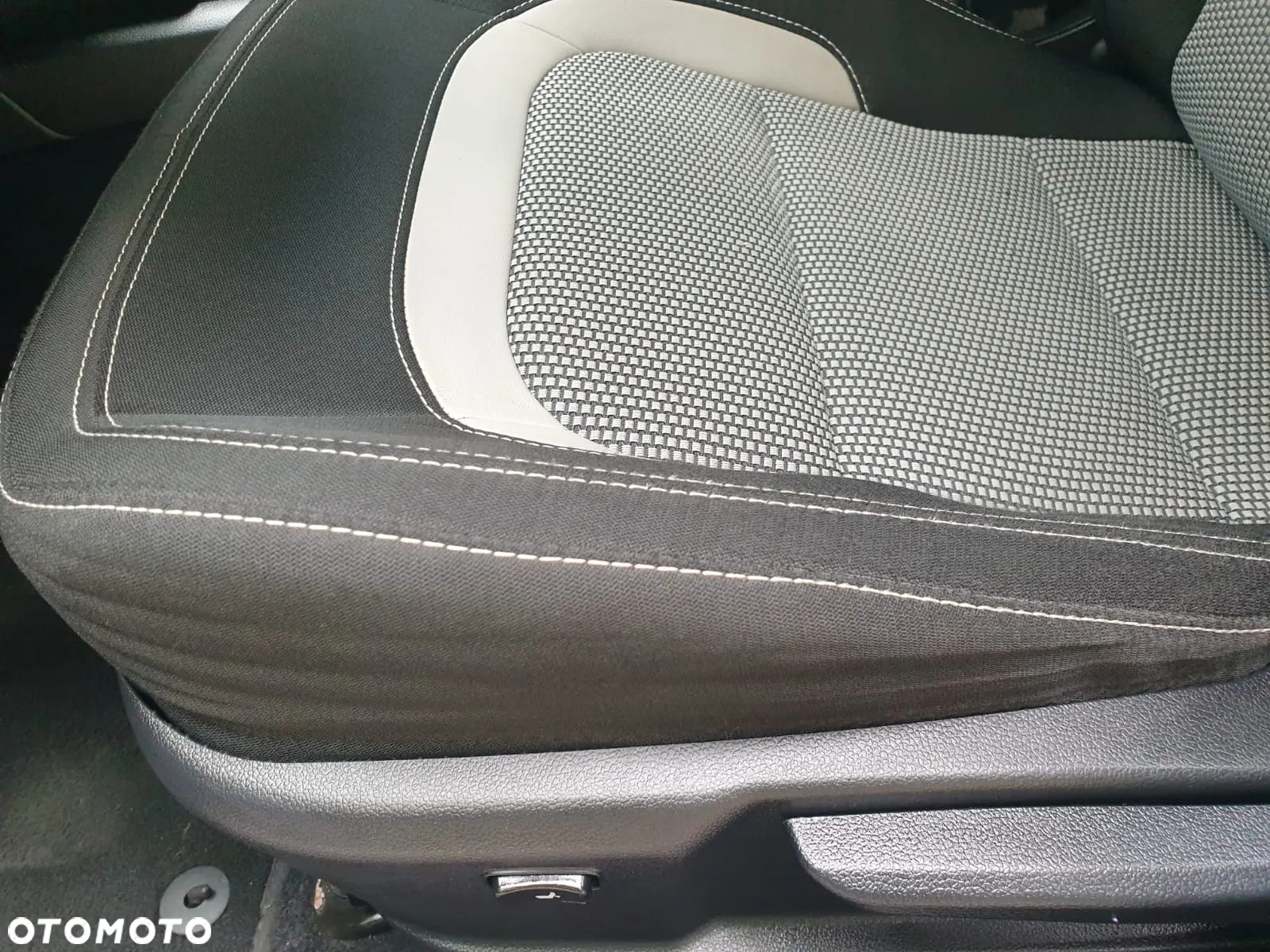 Kia Ceed 1.6 GDI SW Dream Team Edition - 17