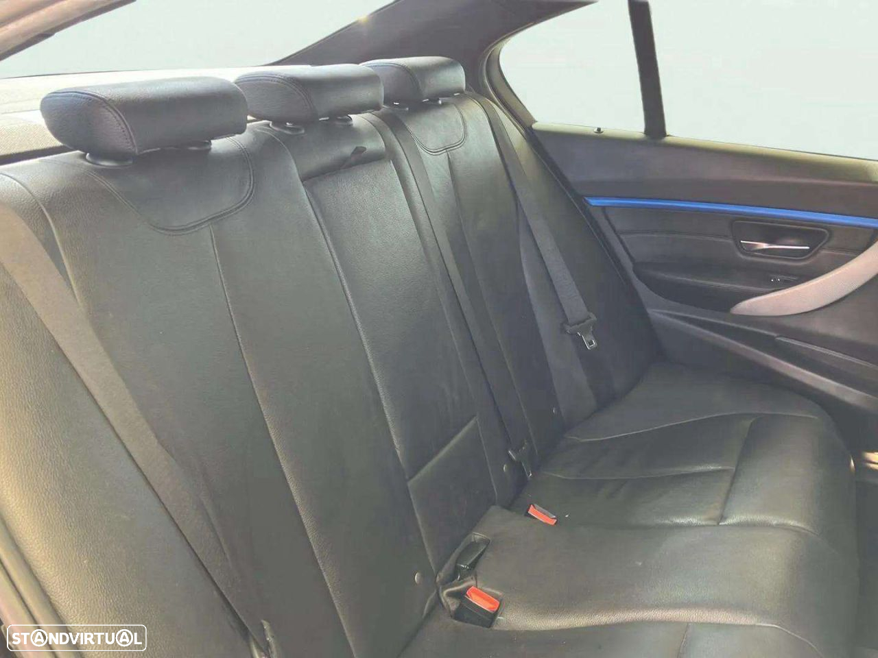 BMW 330 e iPerformance Pack M - 12