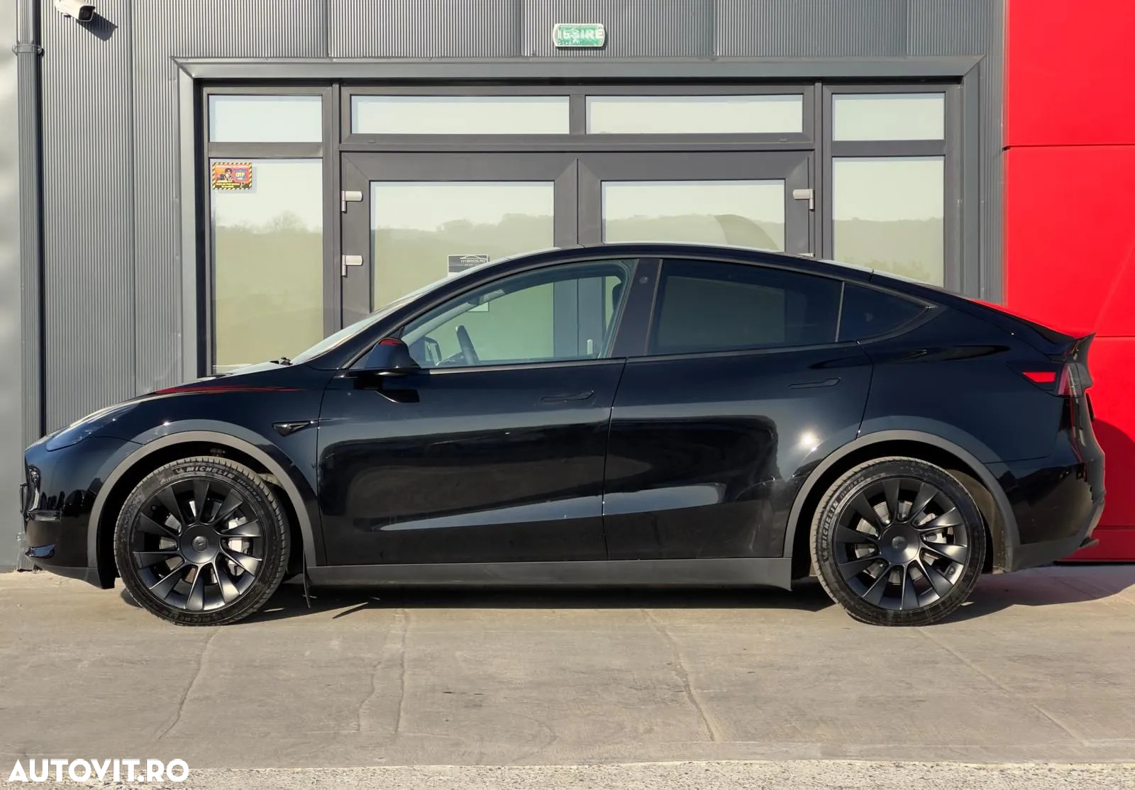 Tesla Model Y AWD Performance - 5