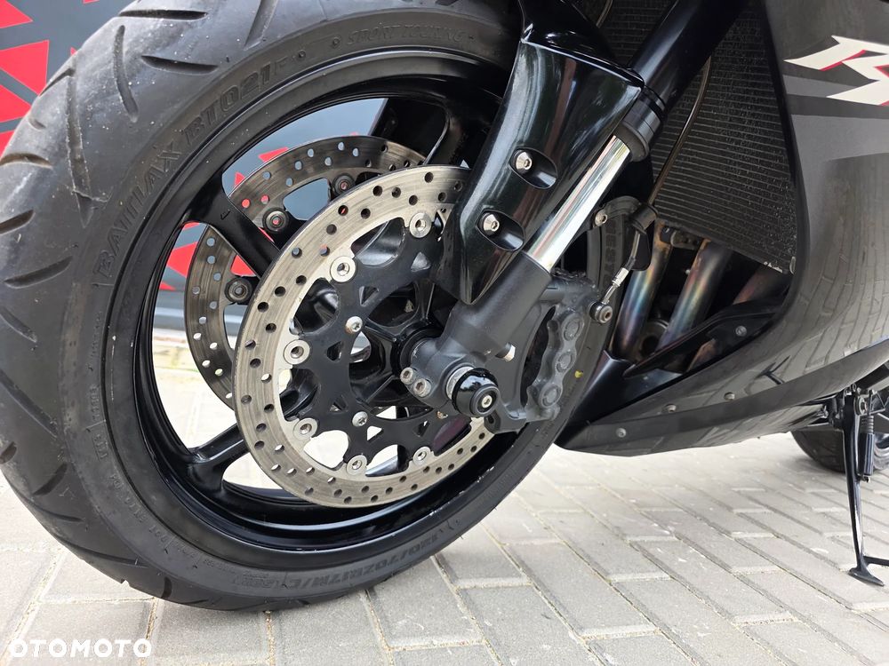 Yamaha R1 - 14