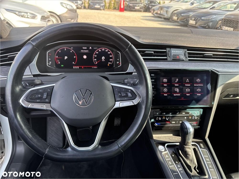 Volkswagen Passat Variant 2.0 TDI Elegance DSG - 12