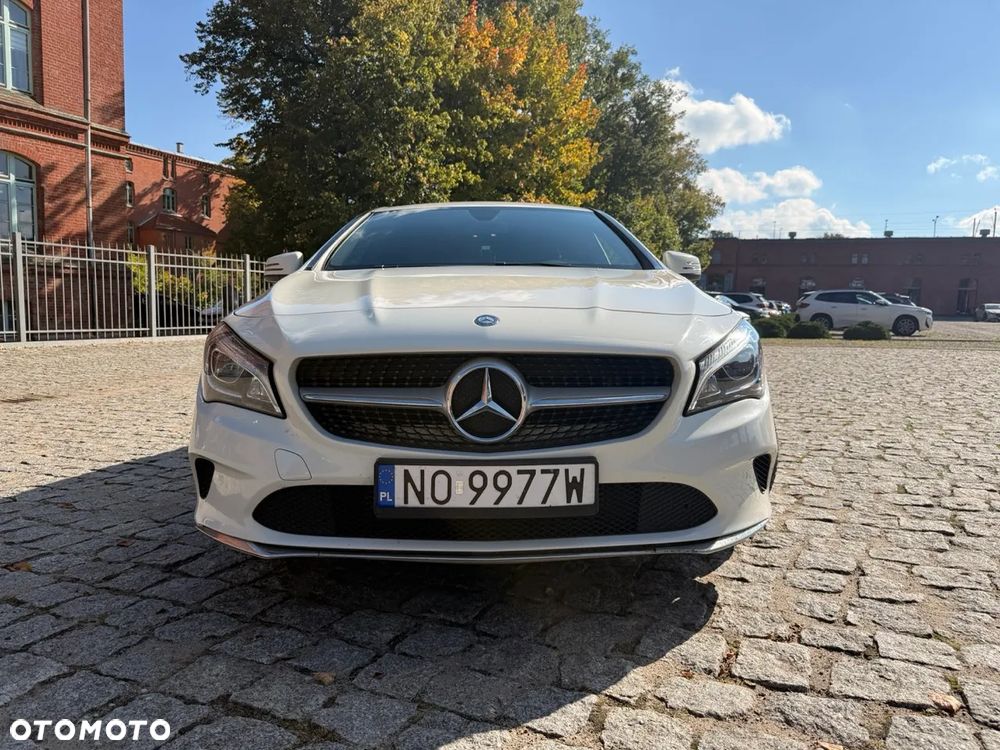 Mercedes-Benz CLA 250 7G-DCT Urban - 12