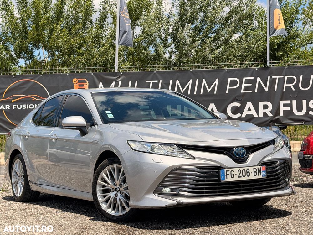 Toyota Camry Luxury - 3