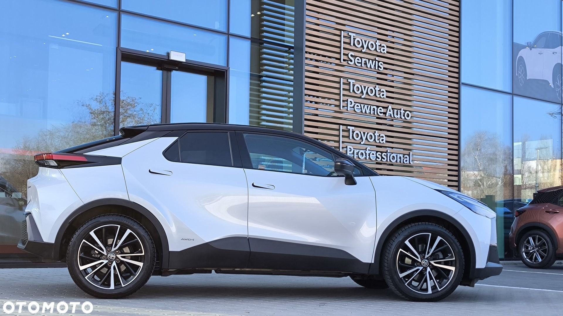 Toyota C-HR 2.0 Hybrid Dynamic Force Executive AWD - 2
