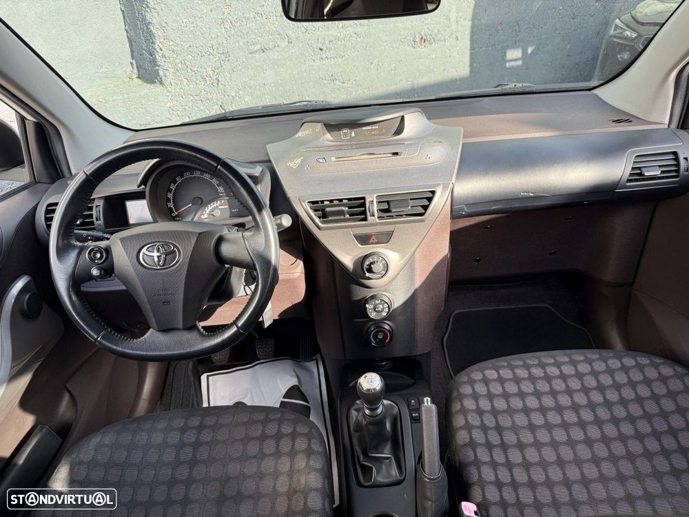 Toyota iQ 1.0 VVT-i Essential+AC - 9