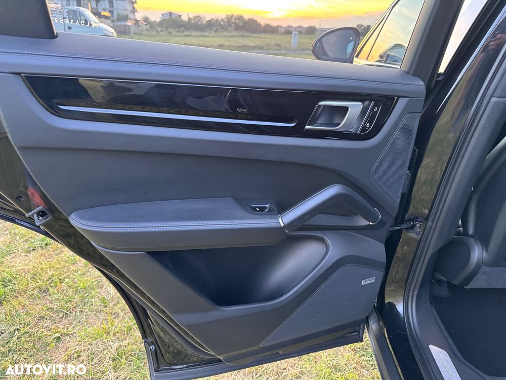Porsche Cayenne Coupe E-Hybrid Tiptronic S Platinum Edition - 31