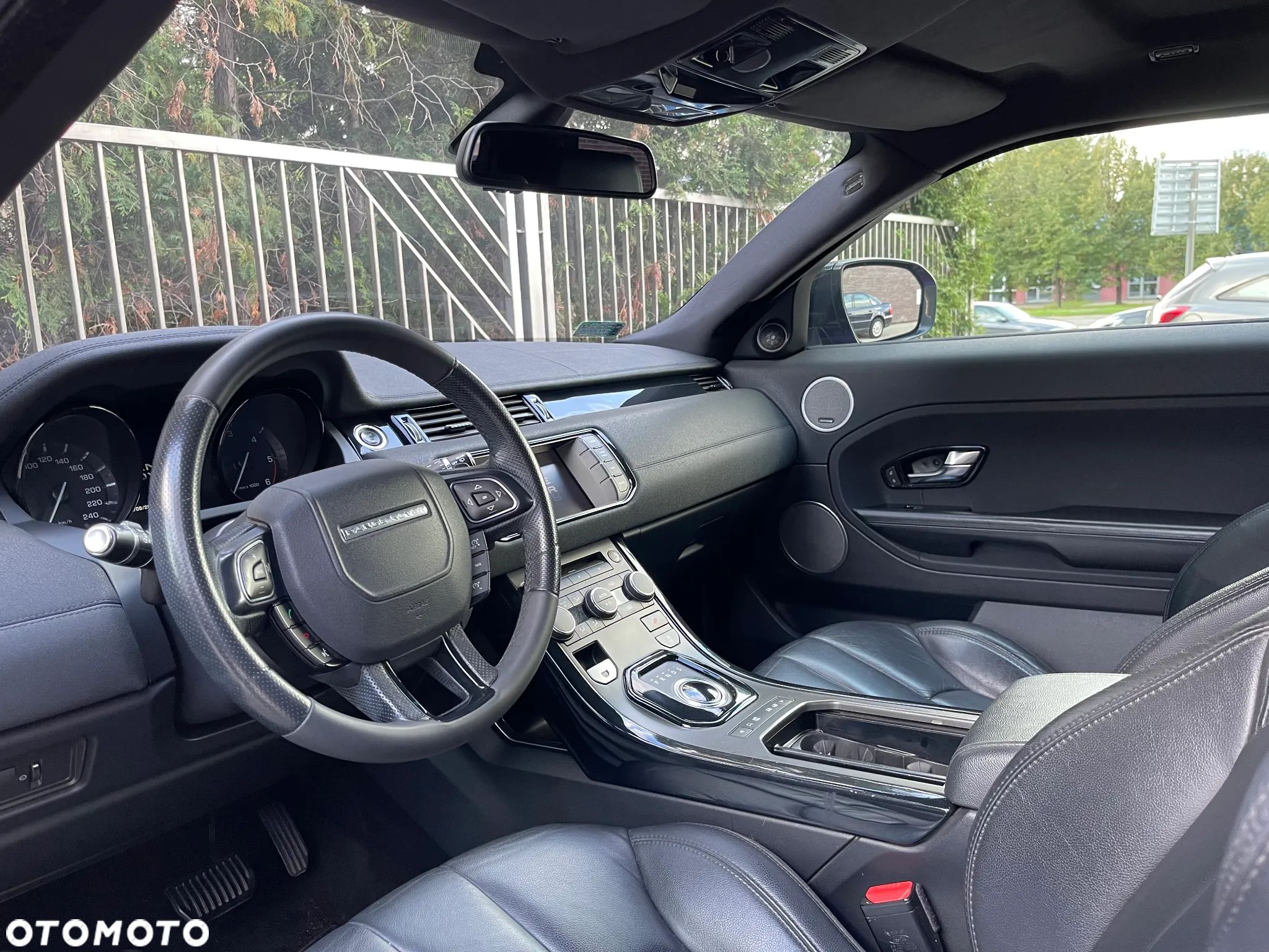 Land Rover Range Rover Evoque - 1