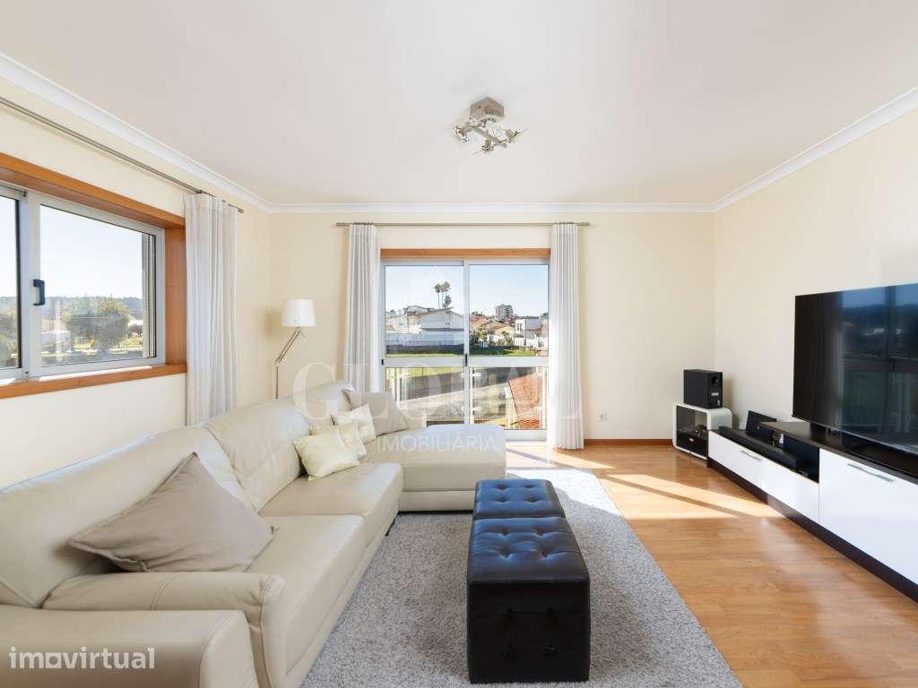 APARTAMENTO T3 PAÇOS DE BRANDÃO - Grande imagem: 3/20