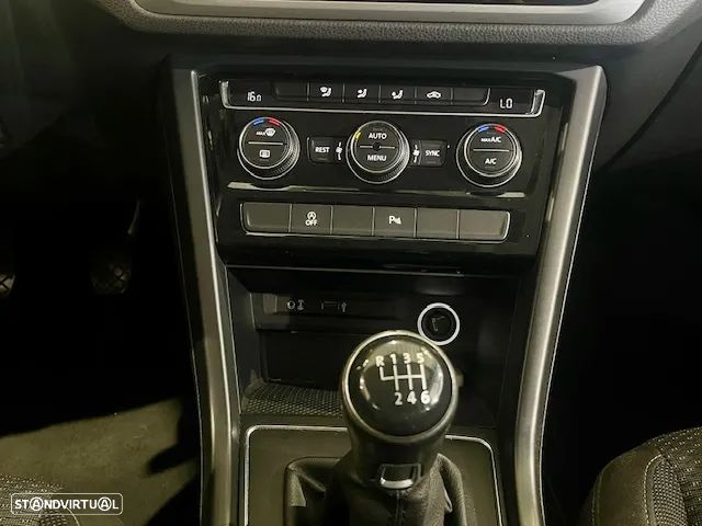VW Touran 1.6 TDI Confortline - 18