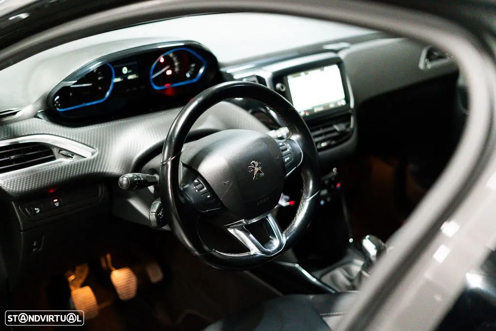 Peugeot 2008 1.2 PureTech Allure - 25