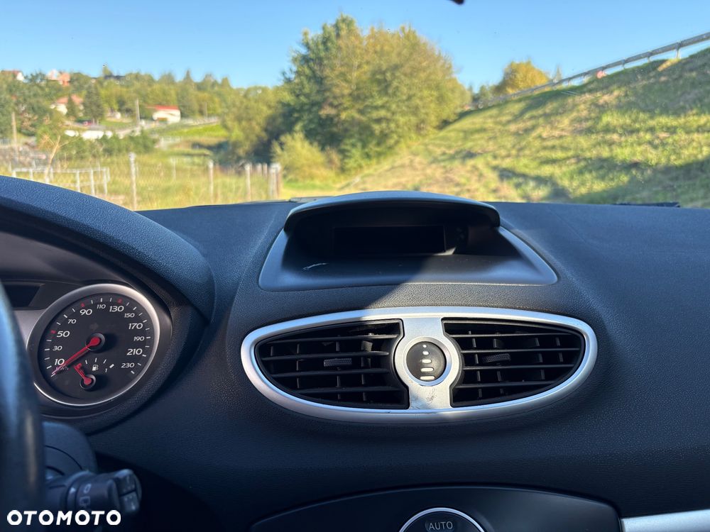 Renault Clio - 23