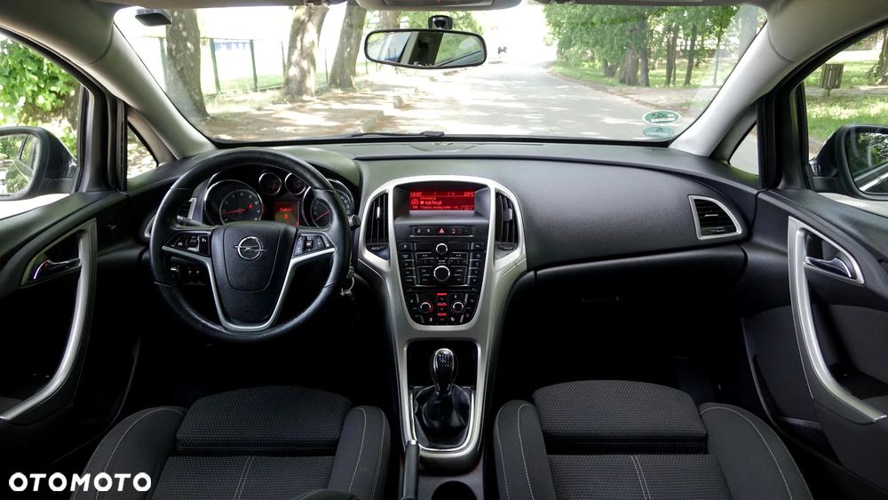 Opel Astra 1.6 Turbo - 11