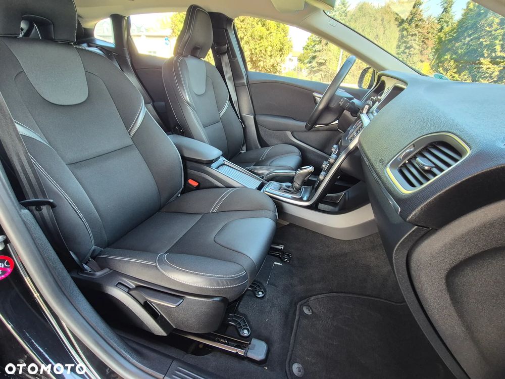 Volvo V40 T3 Geartronic Momentum - 31
