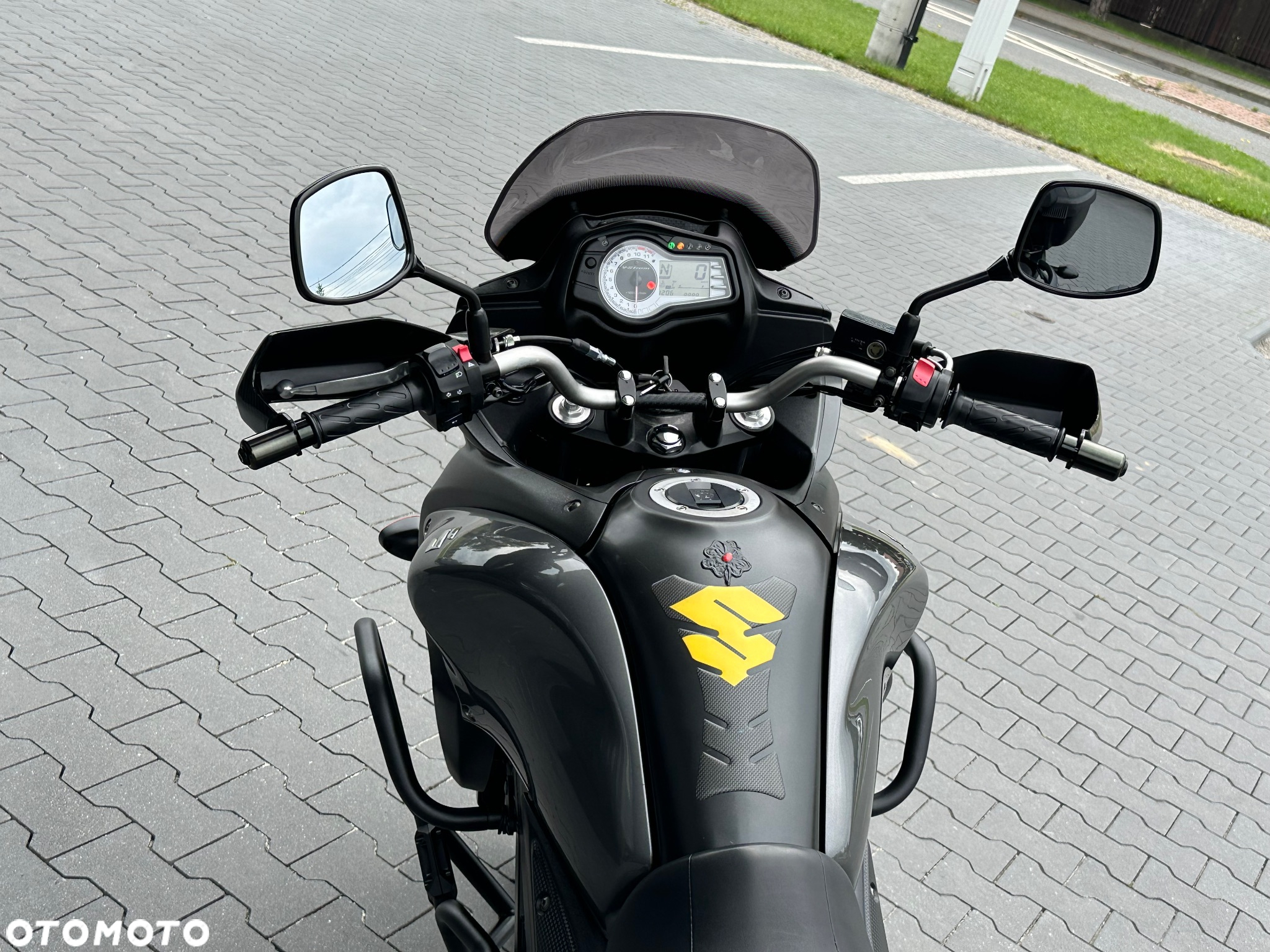 Suzuki V-STROM - 23