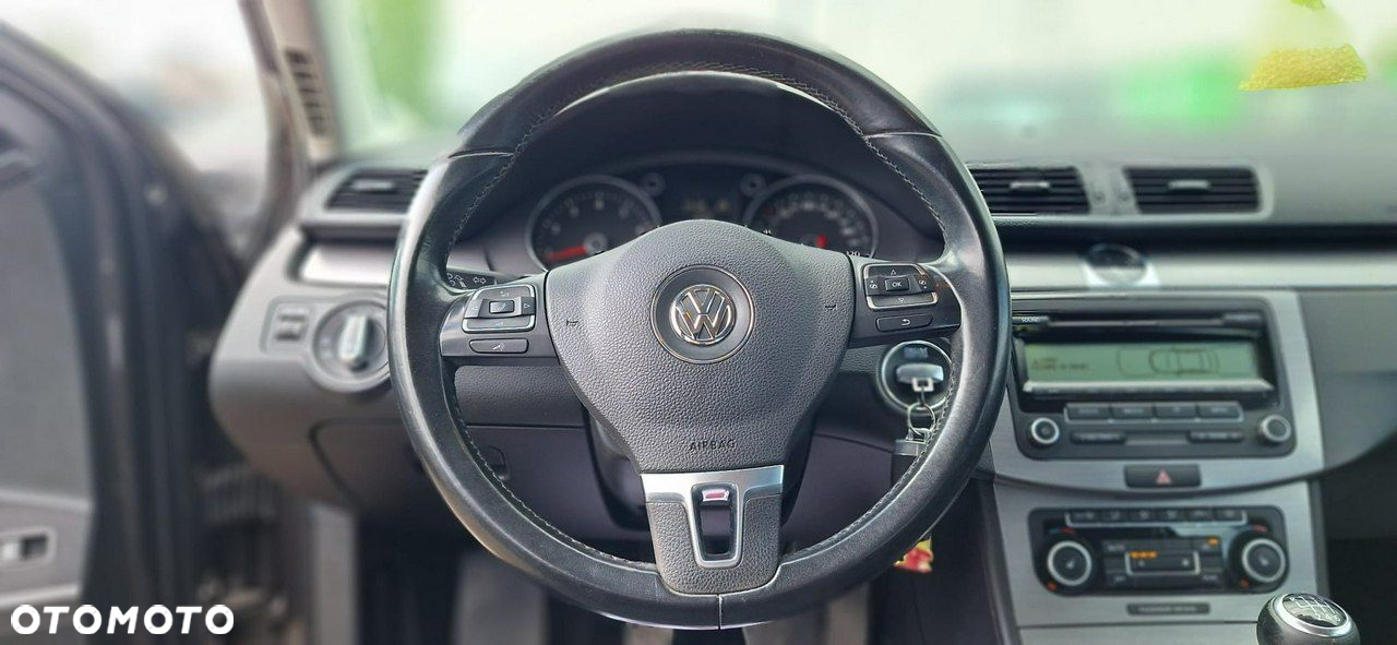 Volkswagen Passat - 13
