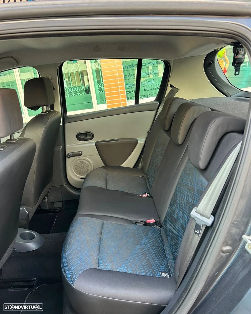 Renault Clio 1.2 16V Confort Authentique - 6