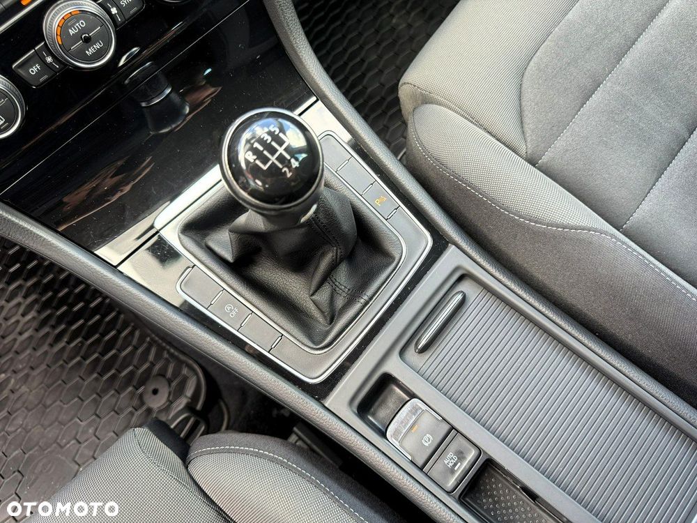 Volkswagen Golf VII 1.6 TDI BMT Highline - 23