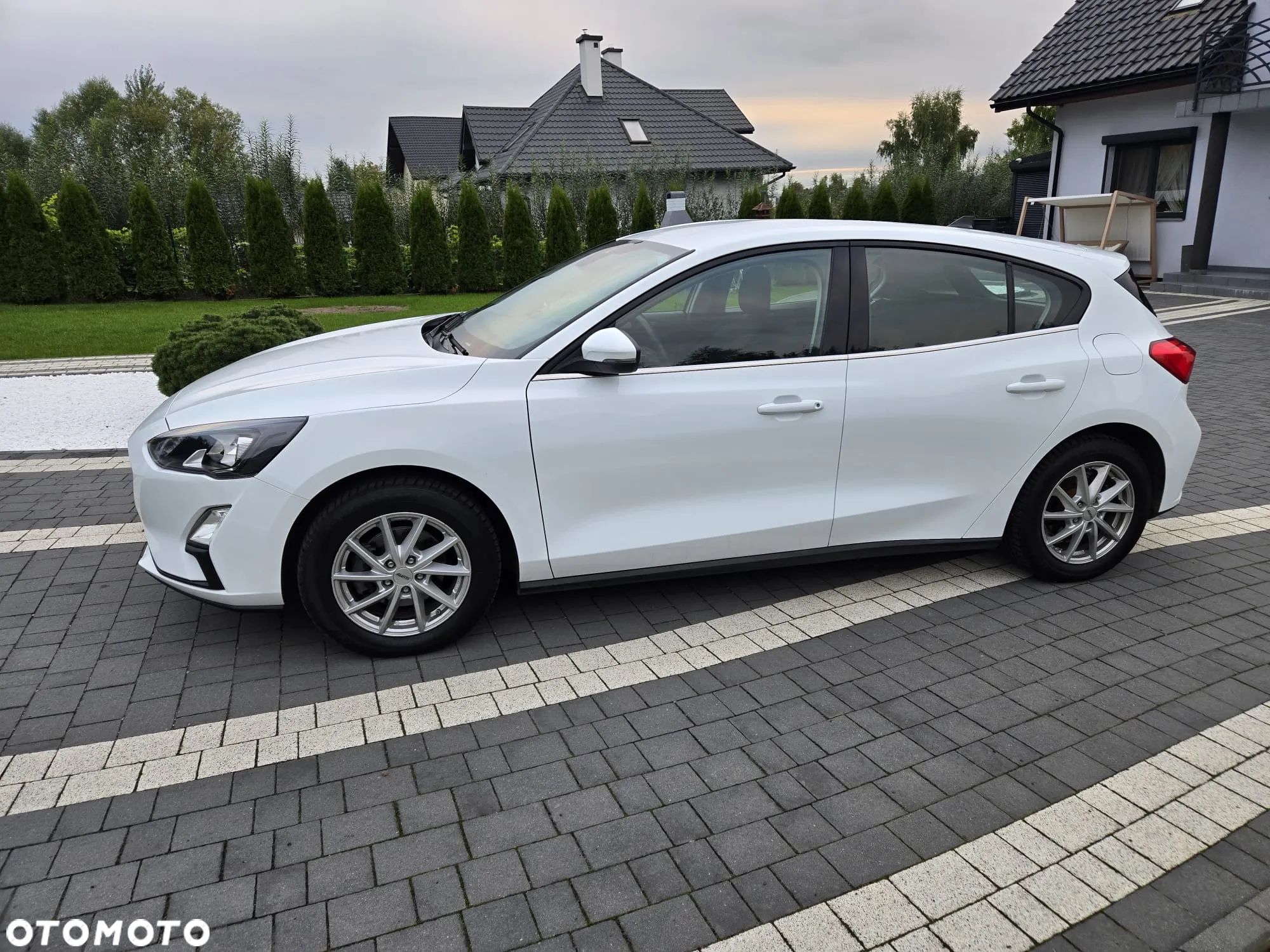 Ford Focus 1.0 EcoBoost Hybrid ACTIVE X - 1
