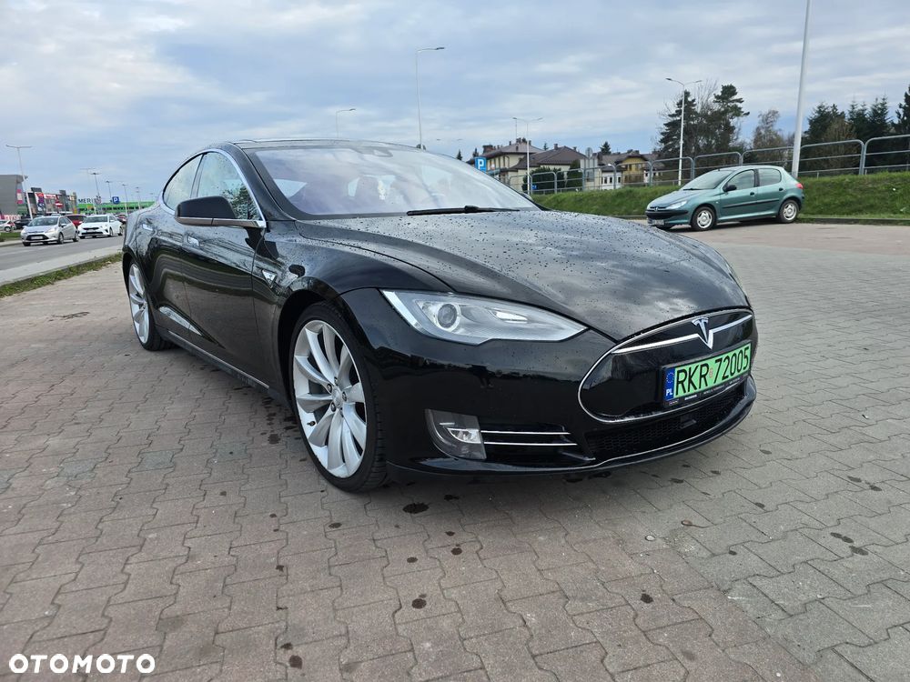Tesla Model S - 3