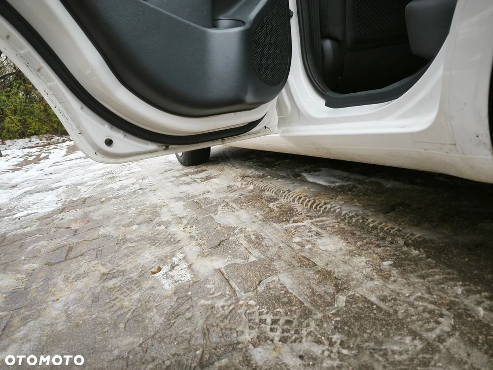 Kia Rio 1.1 CRDI Attract - 26