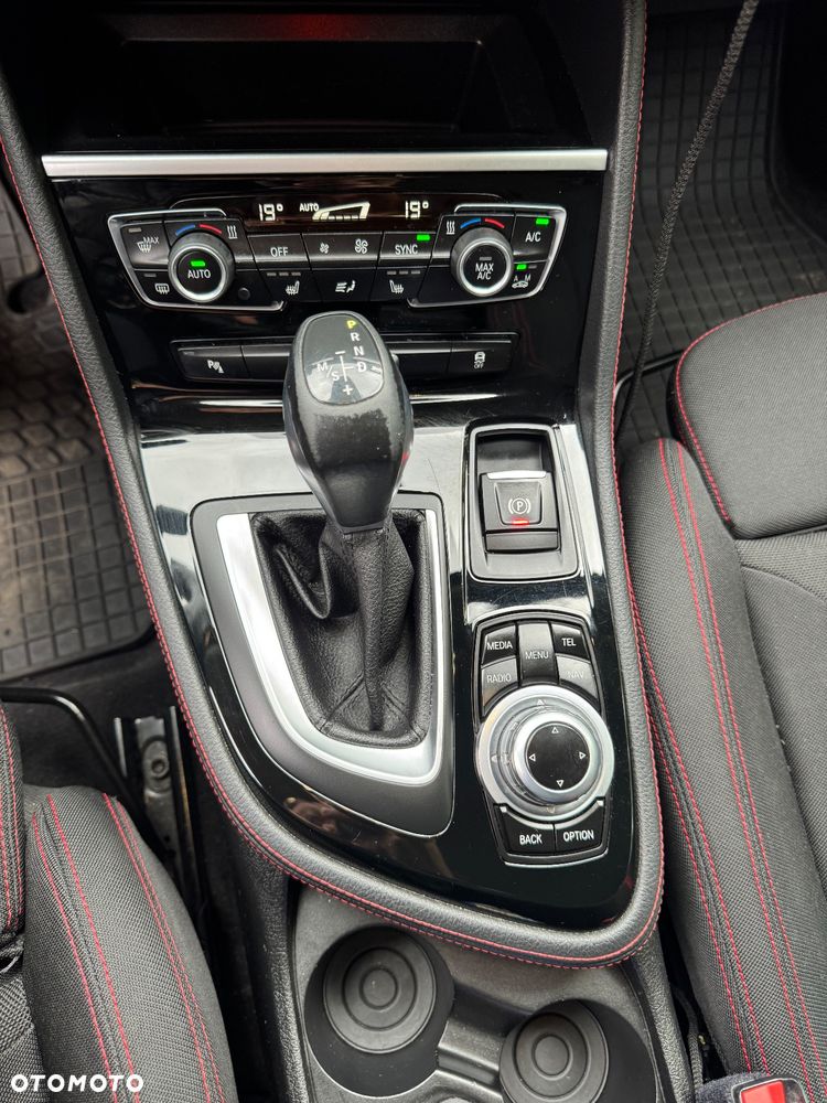 BMW Seria 2 220d Sport Line - 7