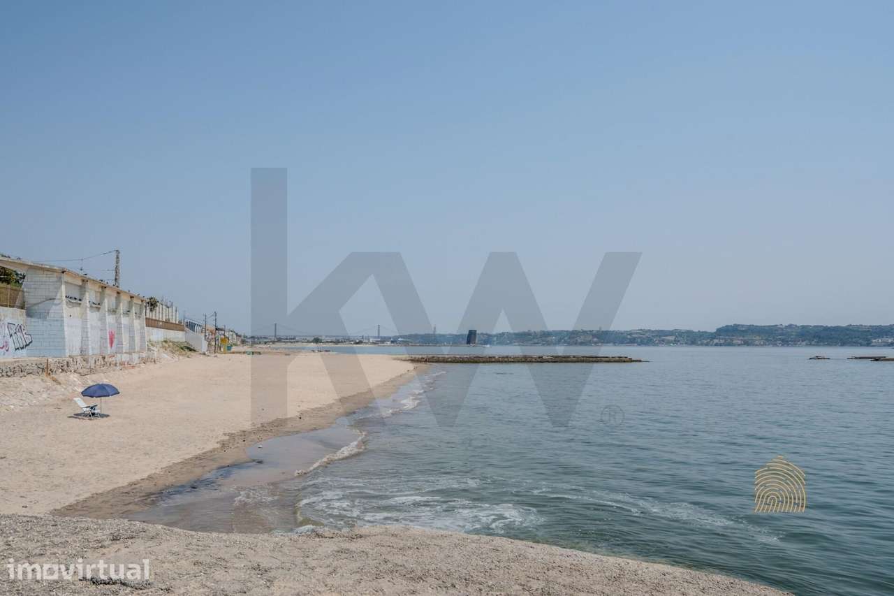 T2 com Terraço na Cruz Quebrada | A 1 minuto do Comboio, Jamor e Praia - Grande imagem: 2/24