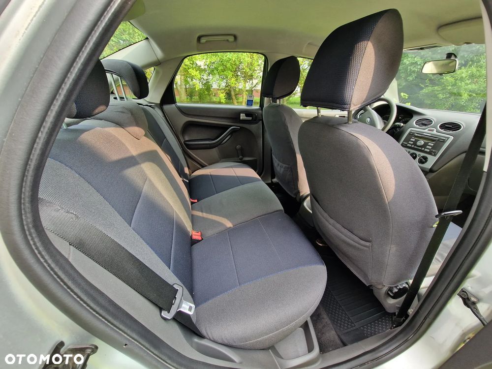 Ford Focus 1.6 Ambiente - 19