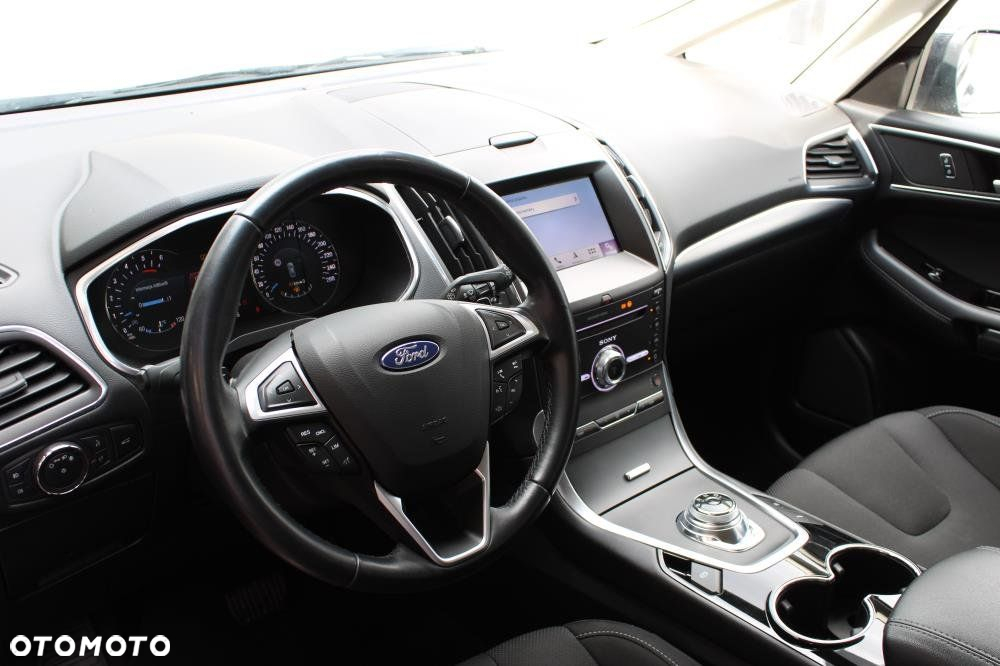 Ford S-Max - 11
