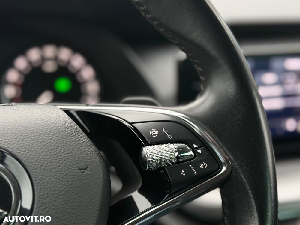 Skoda Octavia Combi 2.0 TDI DSG Premium Edition - 18