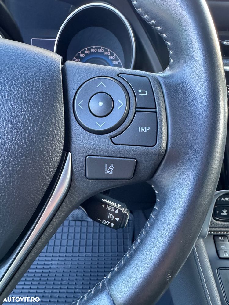 Toyota Auris 1.8 L VVT-i Hybrid Sol + - 24