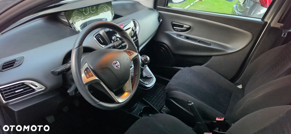 Lancia Ypsilon 1.2 8V Silver - 21