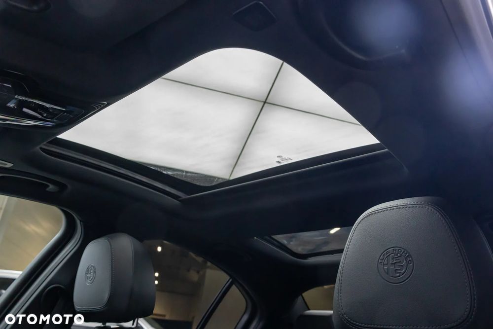 Alfa Romeo Giulia 2.0 Turbo 16V AT8-Q4 Veloce - 11