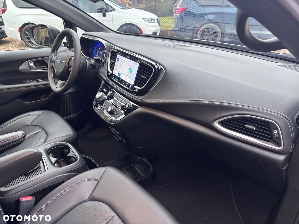 Chrysler Pacifica - 28