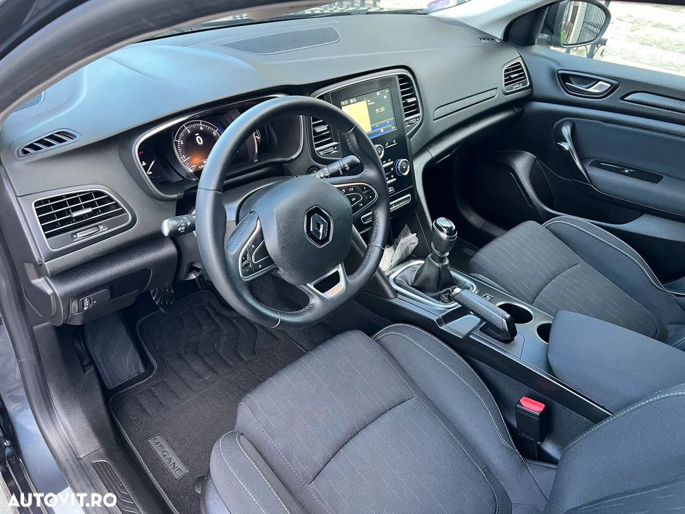 Renault Megane TCe 140 GPF LIMITED - 10