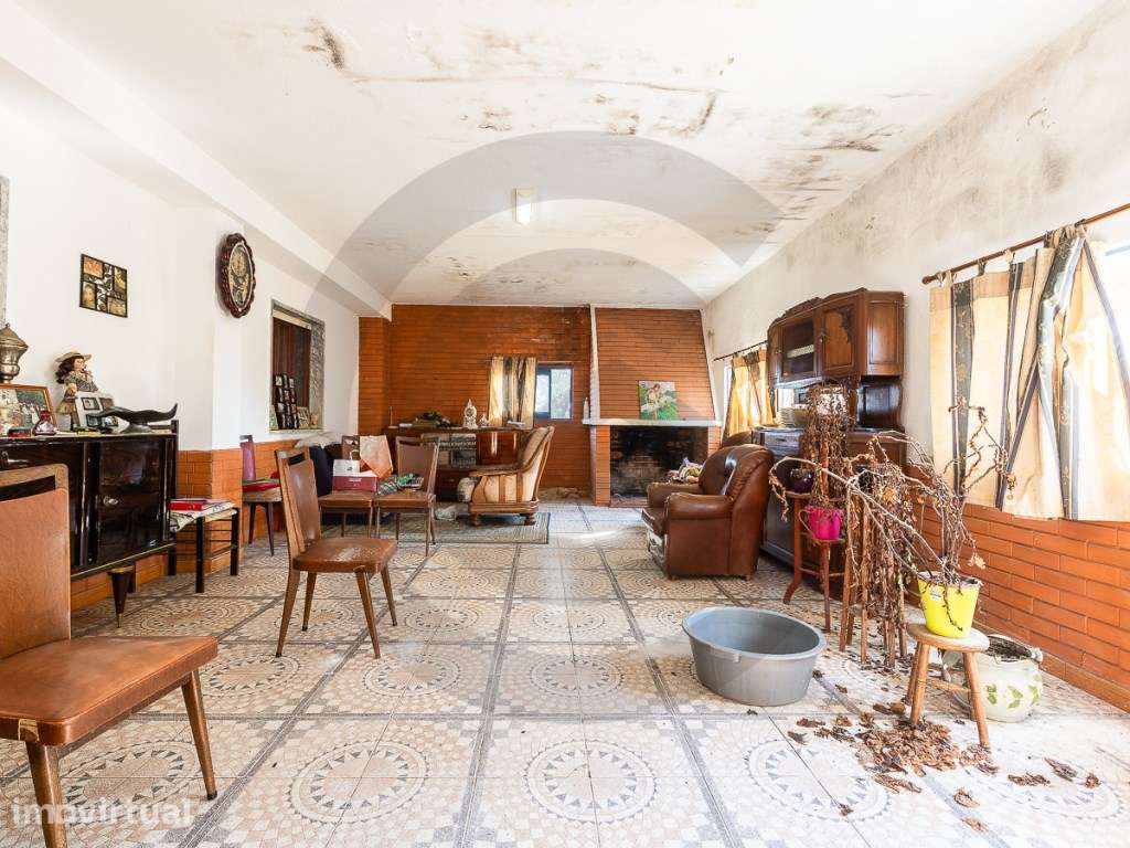 Moradia T2 com 9.540 m² de terreno em Frade de Baixo Uma verdadeira... - Grande imagem: 5/11