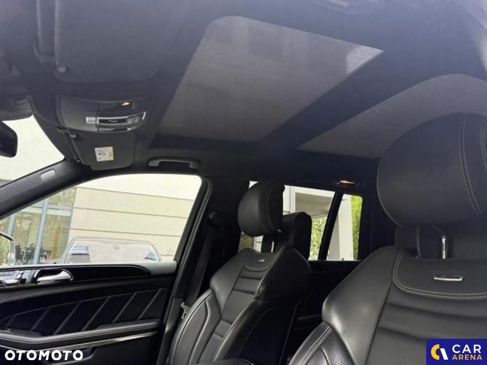 Mercedes-Benz GLS - 22