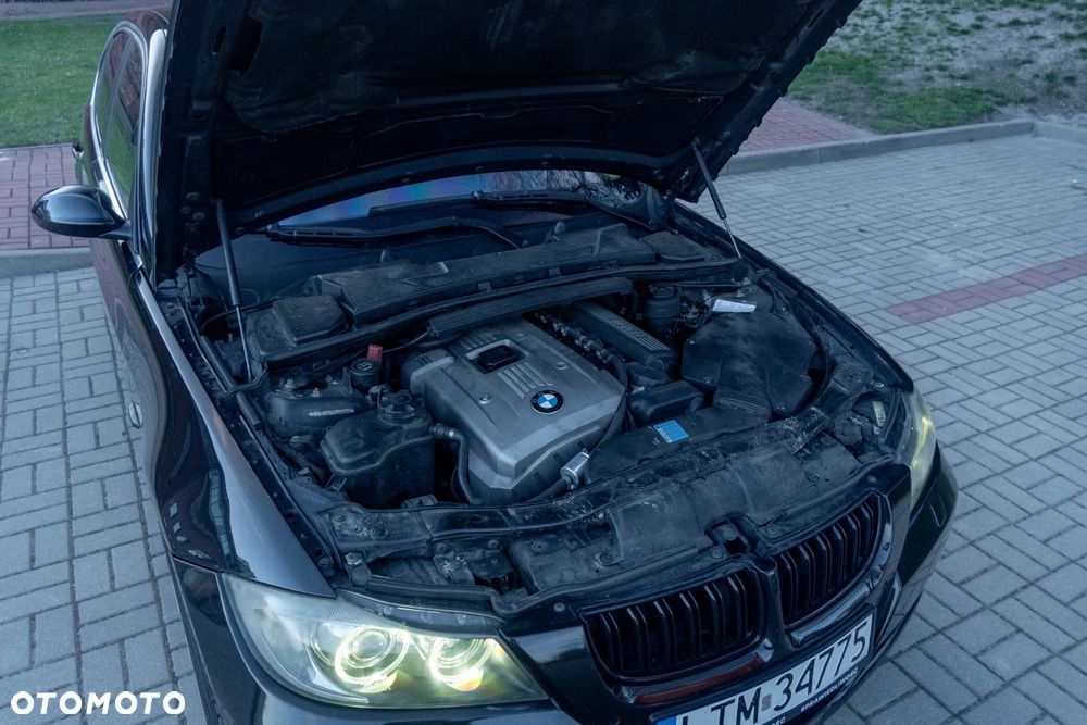 BMW Seria 3 330i - 18