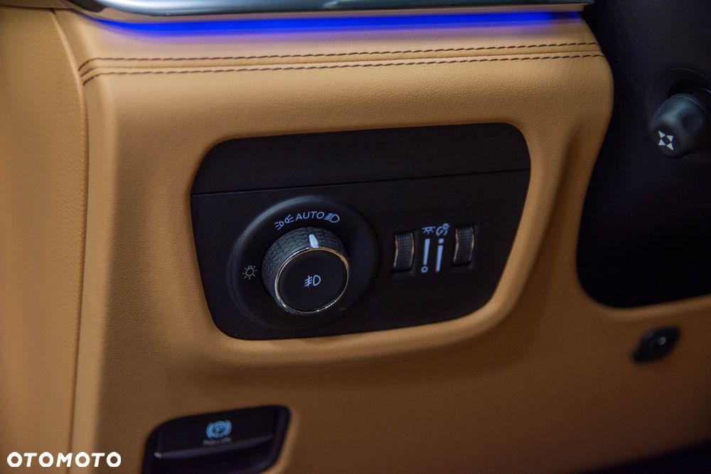 Jeep Grand Cherokee - 12