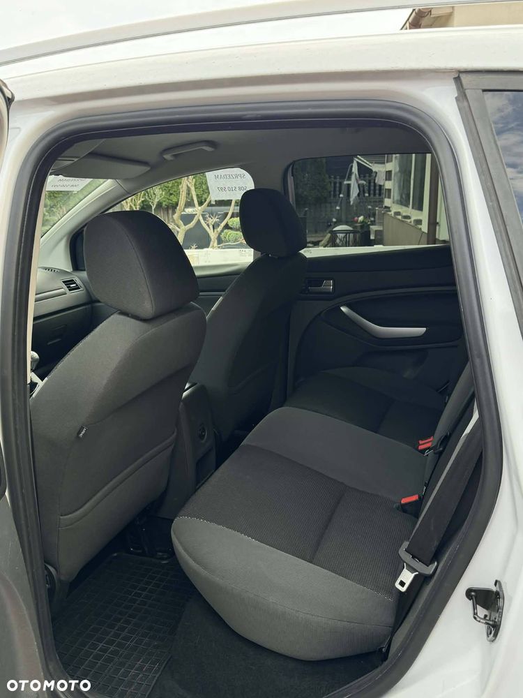 Ford Kuga - 15