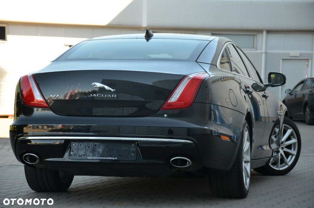 Jaguar XJ - 12