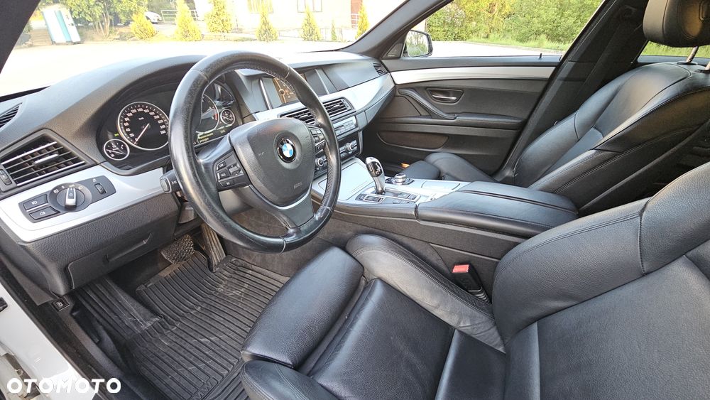BMW Seria 5 525d xDrive Luxury Line - 11