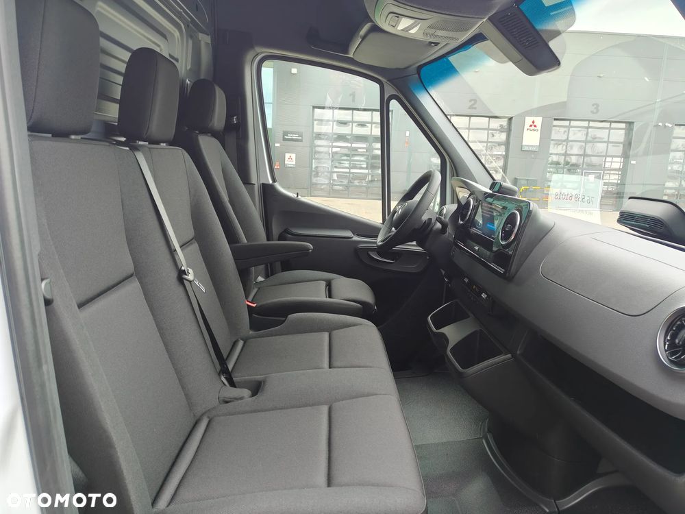 Mercedes-Benz Sprinter - 14