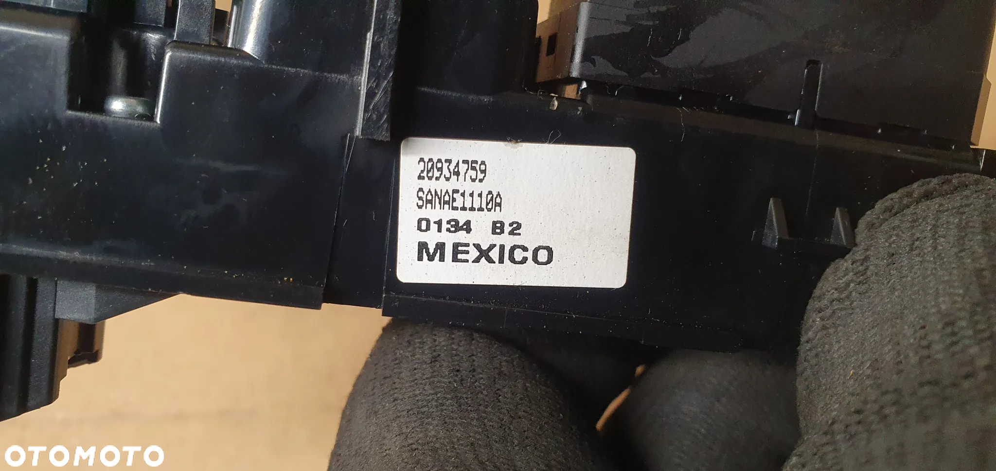 Włącznik awaryjnych centralnego zamka Opel Zafira C 20934759 - 5