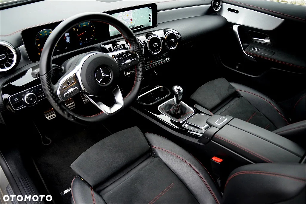 Mercedes-Benz CLA 180 Shooting Brake AMG Line - 22