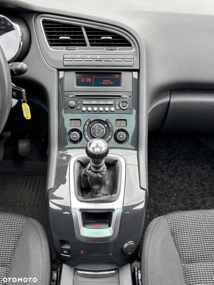 Peugeot 5008 1.6 THP Family 7os - 15