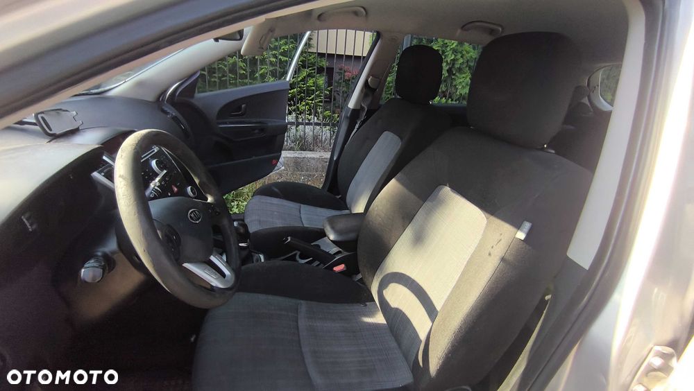 Kia Ceed - 11