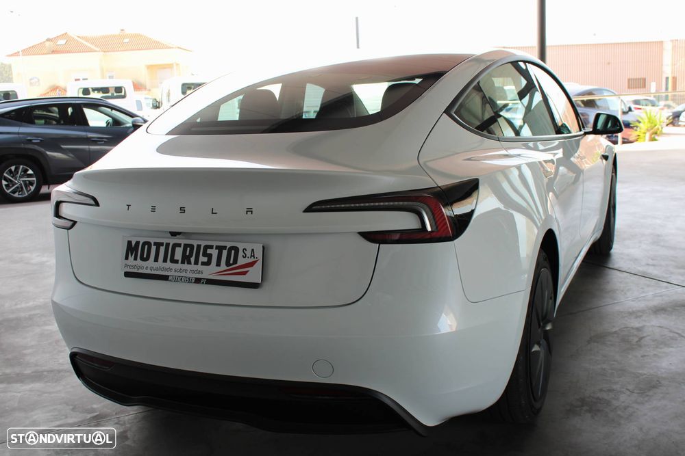 Tesla Model 3 - 6