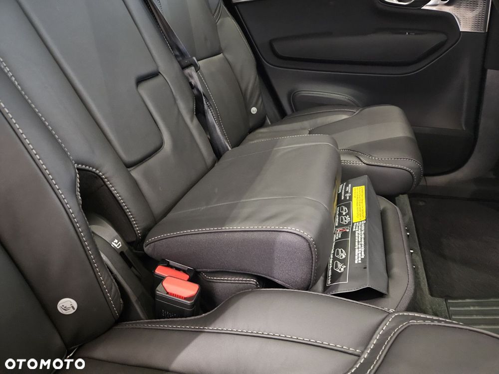 Volvo XC 90 - 32