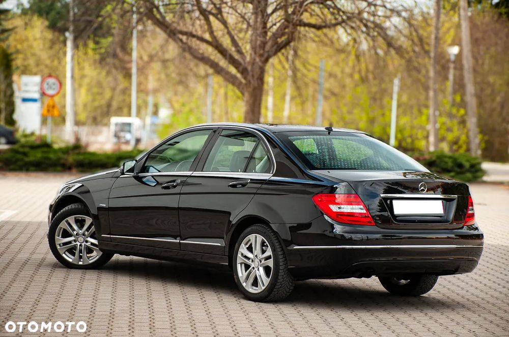 Mercedes-Benz Klasa C 180 BlueEFFICIENCY 7G-TRONIC Avantgarde - 13