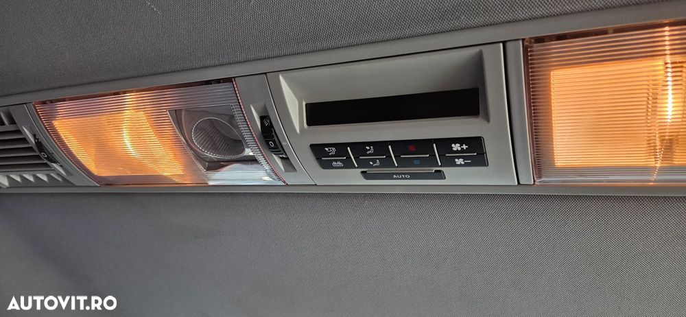 Volkswagen Caravelle - 20
